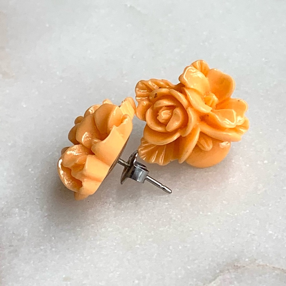 Rose Bouquet Enamel Studs In Melon